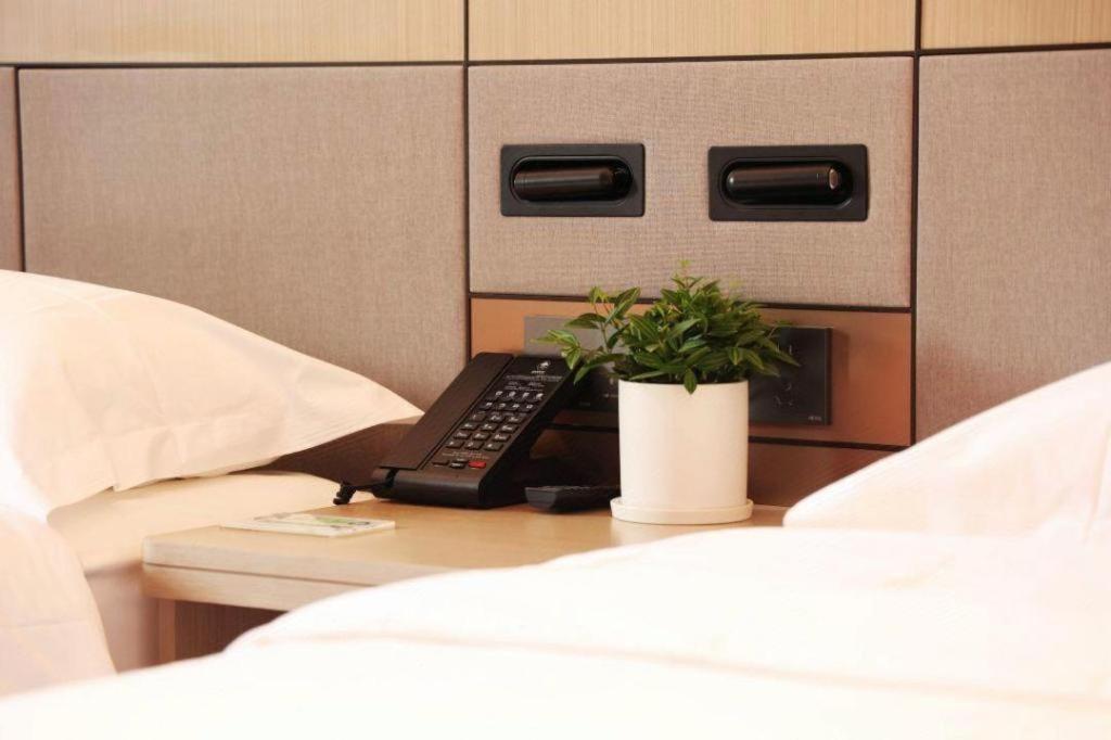 Greentree Inn Suzhou Industrial Zone Yangcheng Lake Weiting Mong Kok Express Hotel Bagian luar foto